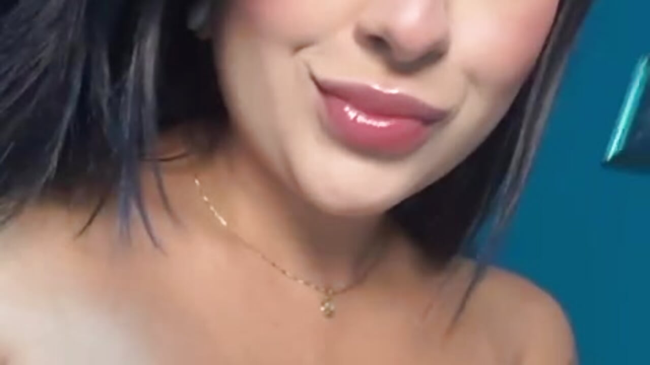 Kisses that ignite fantasies 💋😍🍒😈 - Vídeo de sophie_rizoo, modelo de vídeos