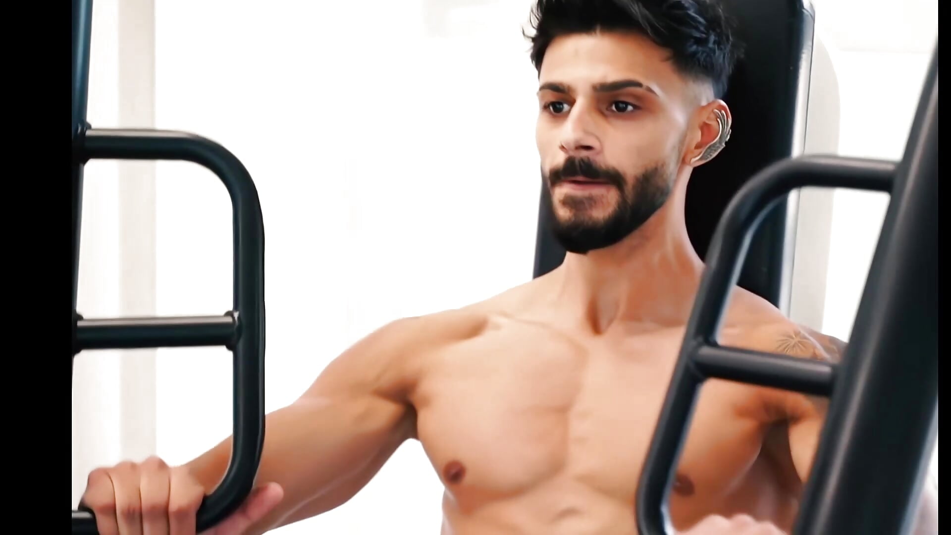 Born to lead. Power in every move.– AresSteelV kameramodell videója