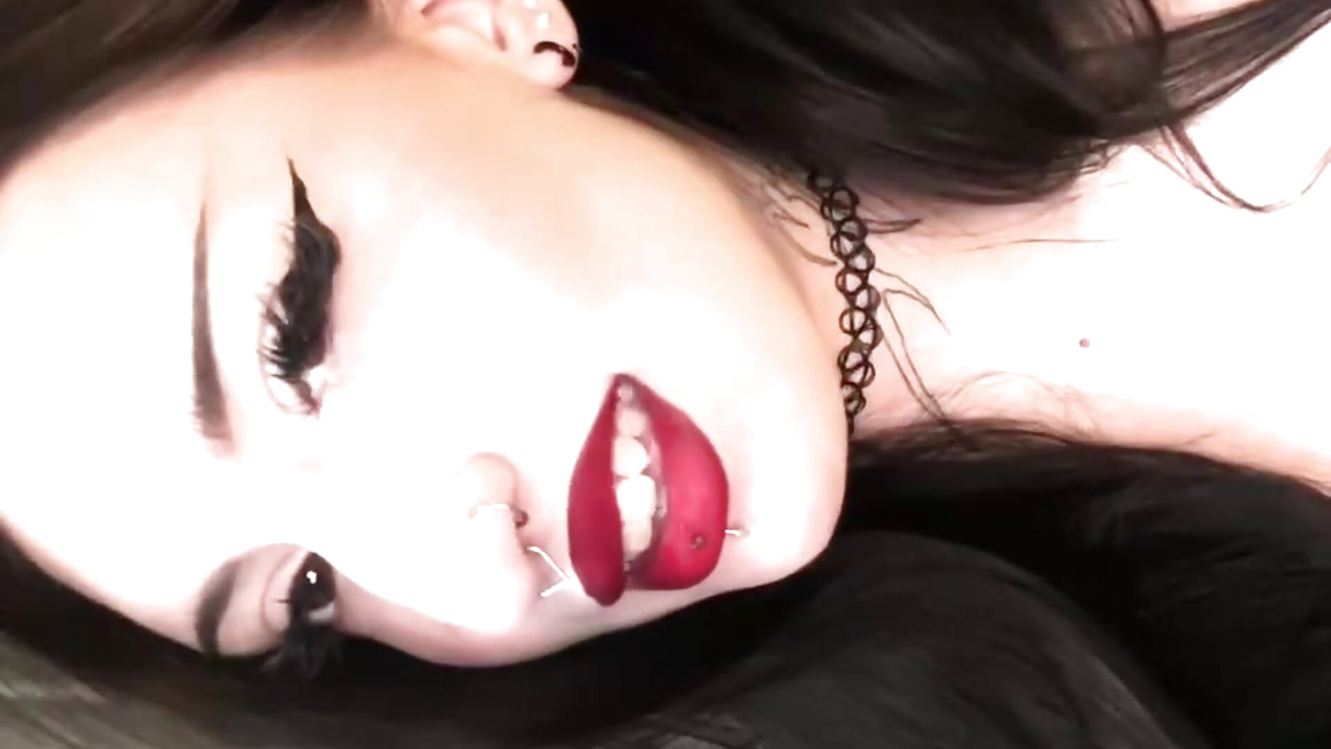 give me a reason to love you– easter_altt kameramodell videója