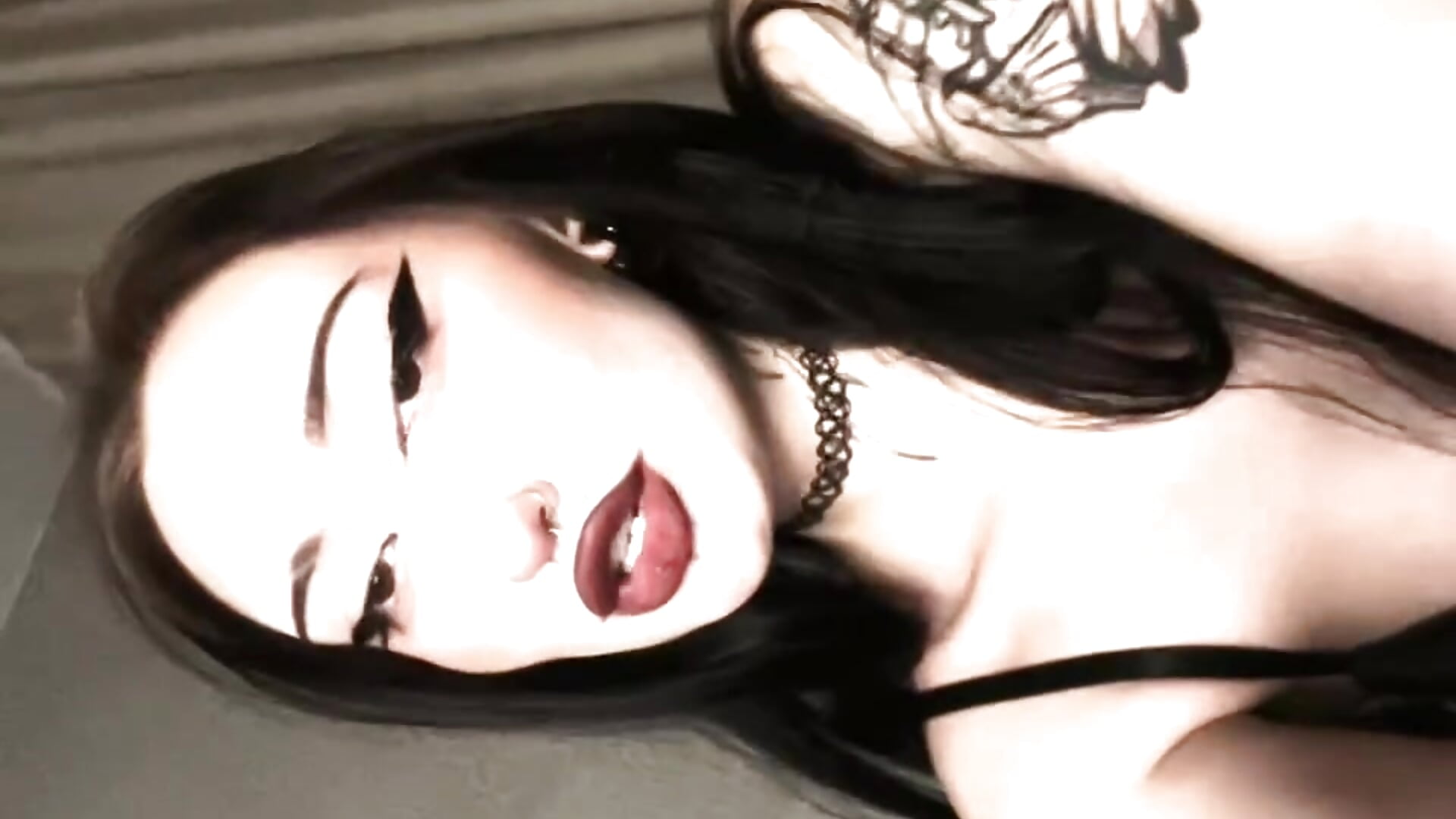 strip tok day 17 - video oleh model kamera easter_altt