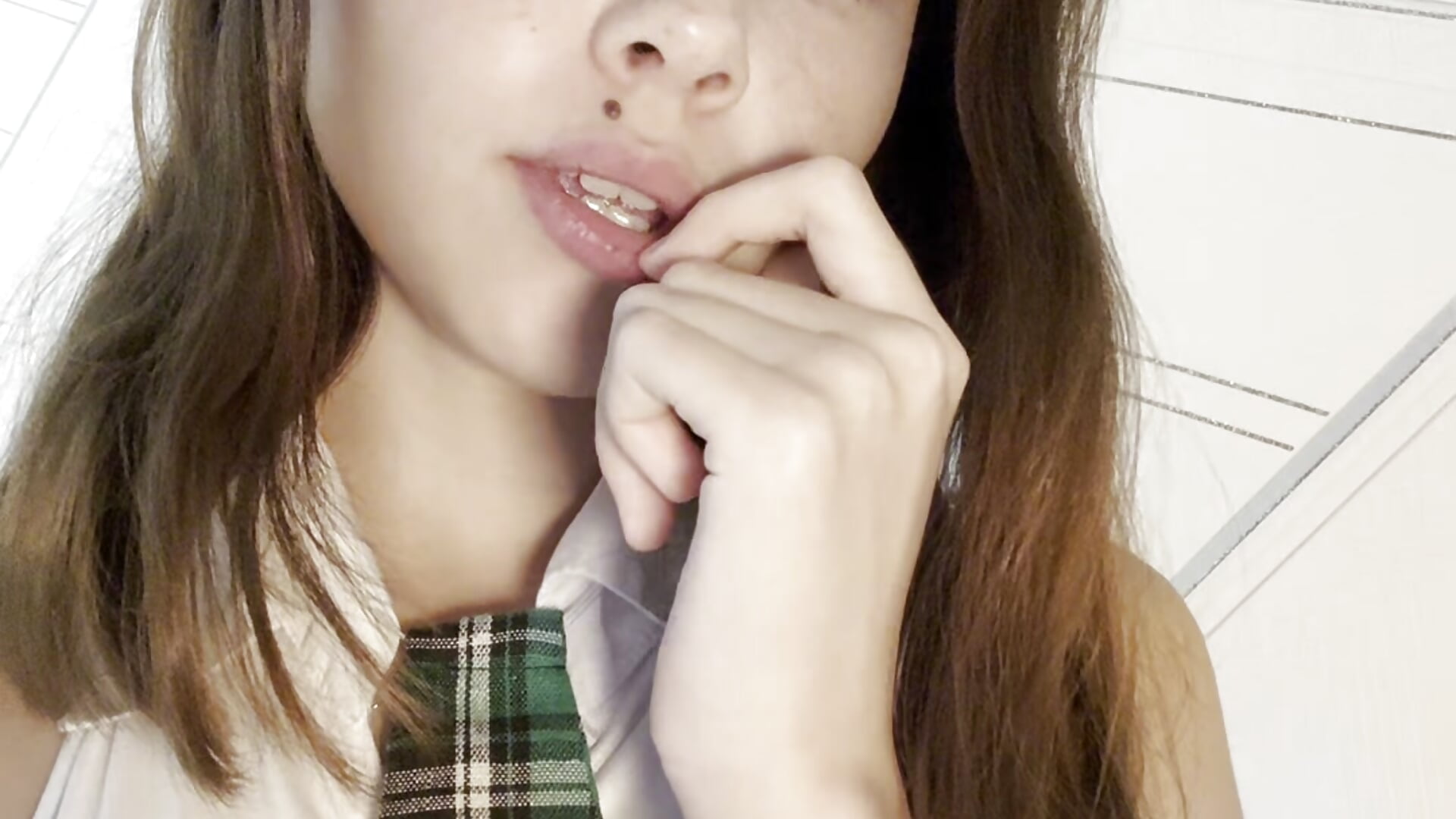 Passionately sucking my fingers - video by luna_young cam model
