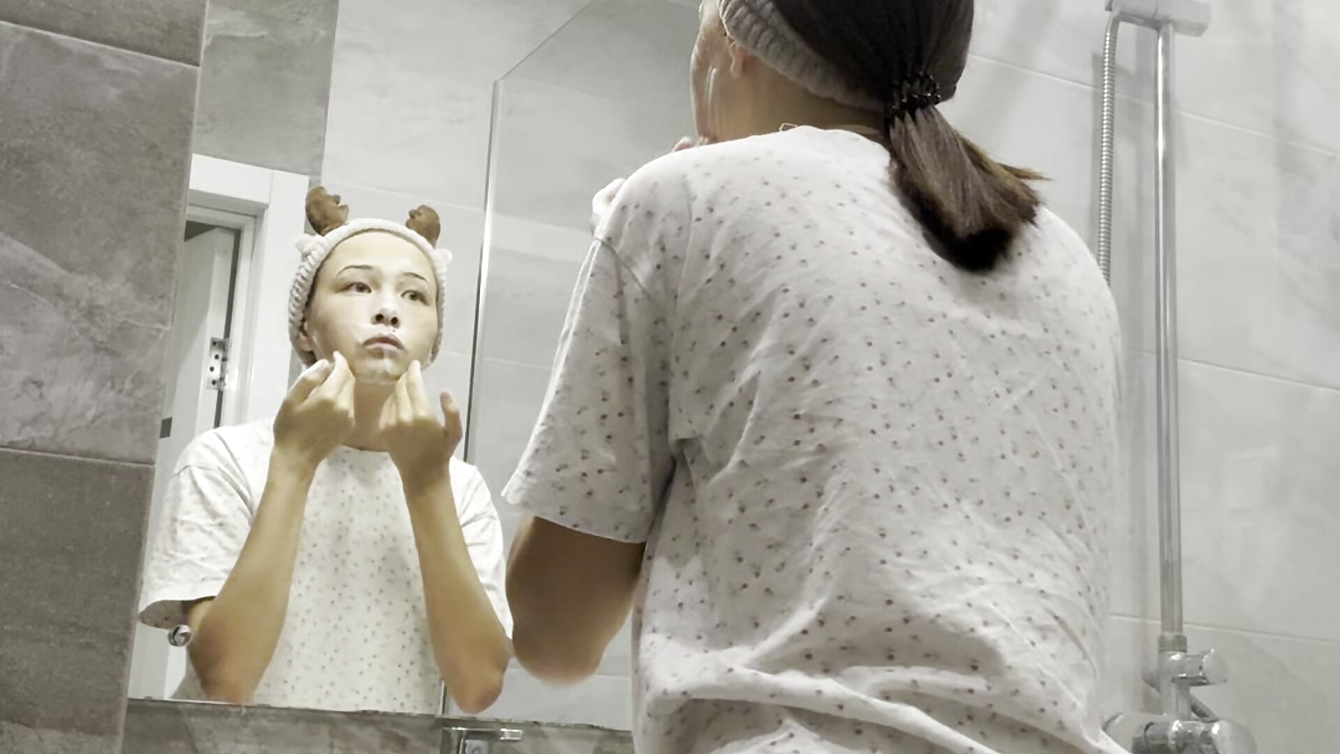 Morning Routine ^^ - video by luna_young cam model