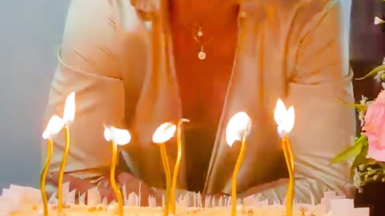 I felt very happy💐🎂 – video od webkamerové modelky Christiekroes_