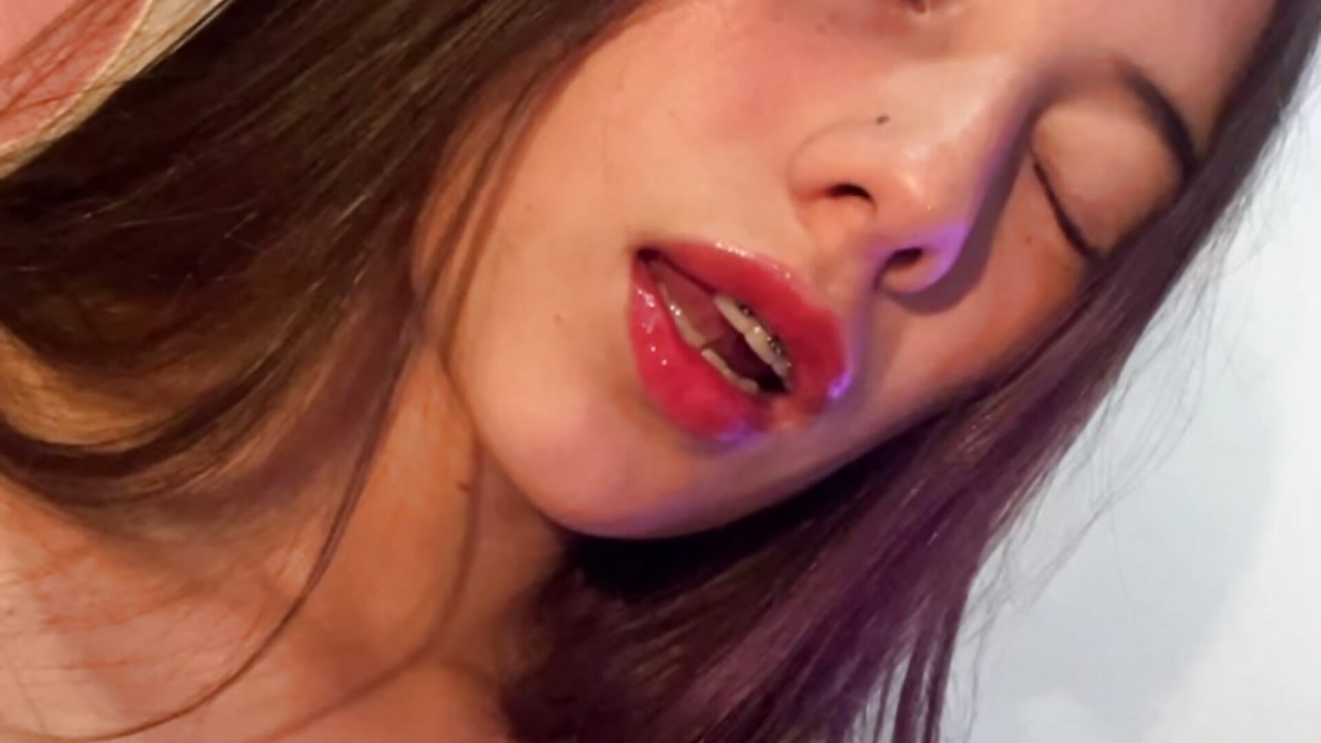 little kisses - vidéo du modèle de showcams vanesita_