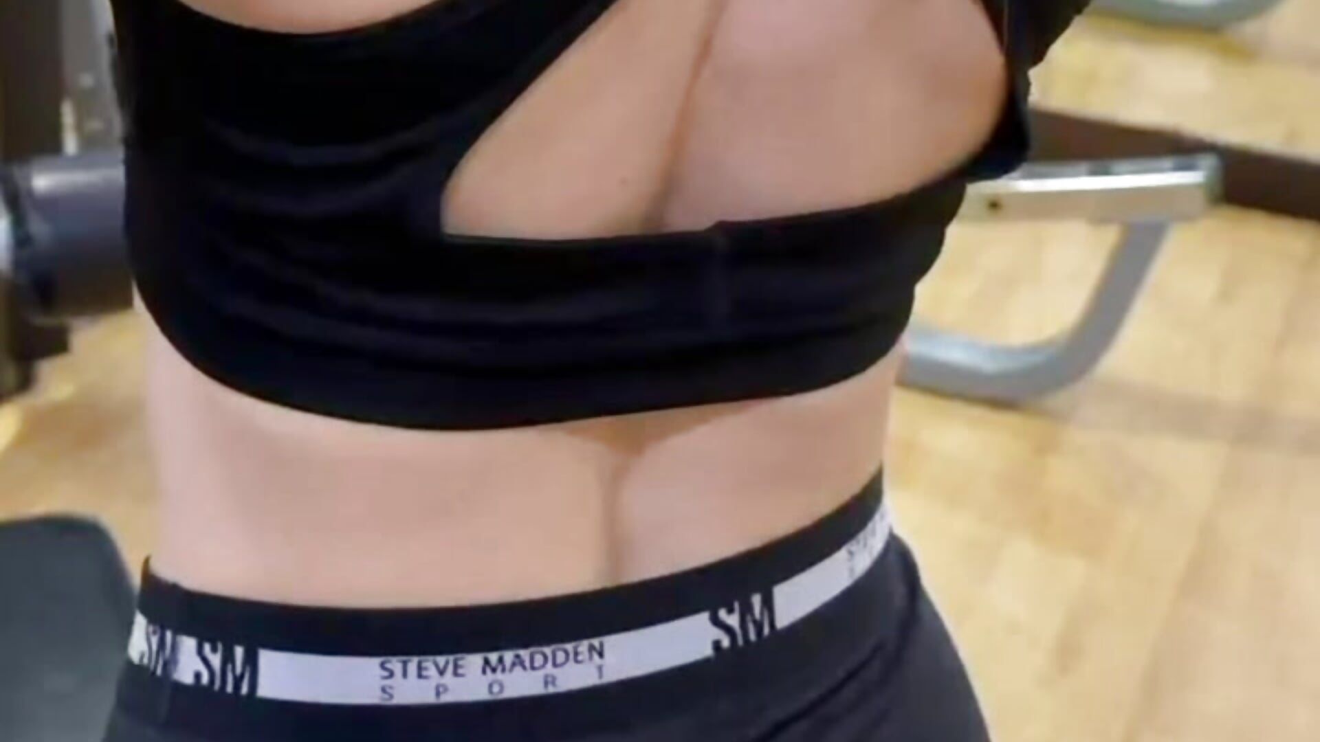 gym – video modela na kameri Genniys_