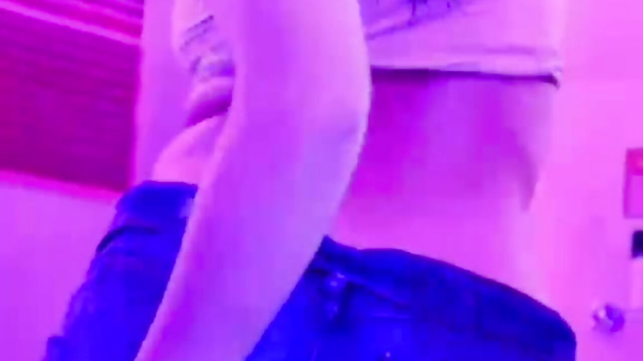 A little bit of me to welcome you... but this is just a taste - vídeo de la modelo de cam BeautyYoungblond