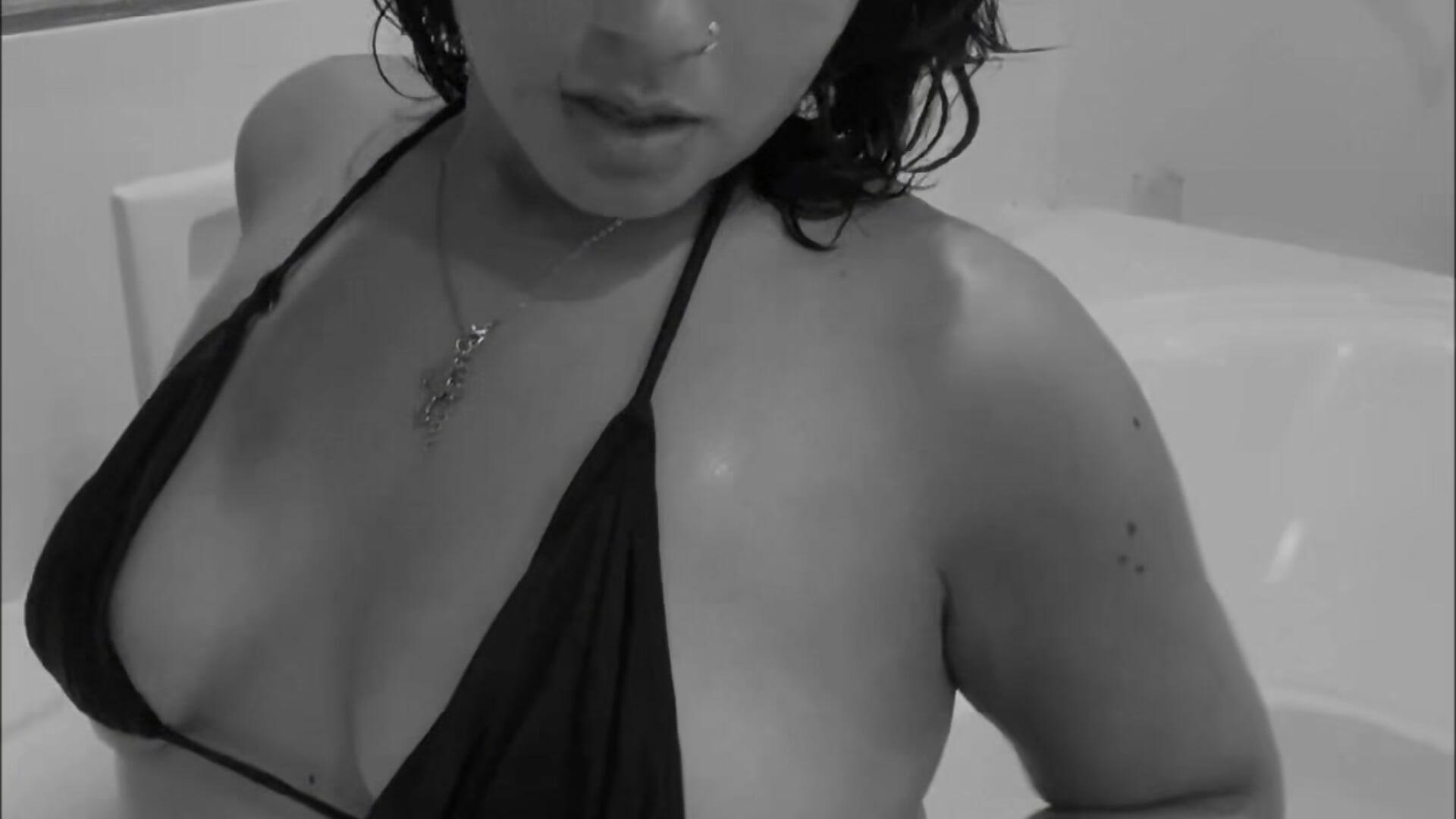 Tub– Rayvenveil kameramodell videója