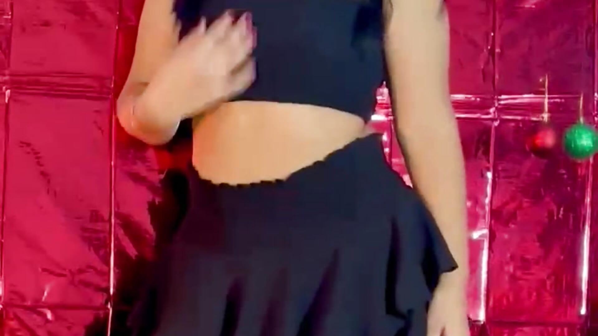 "Festive on the outside, irresistible underneath." 🎄💄 - video od modelky/modela soffiasex68