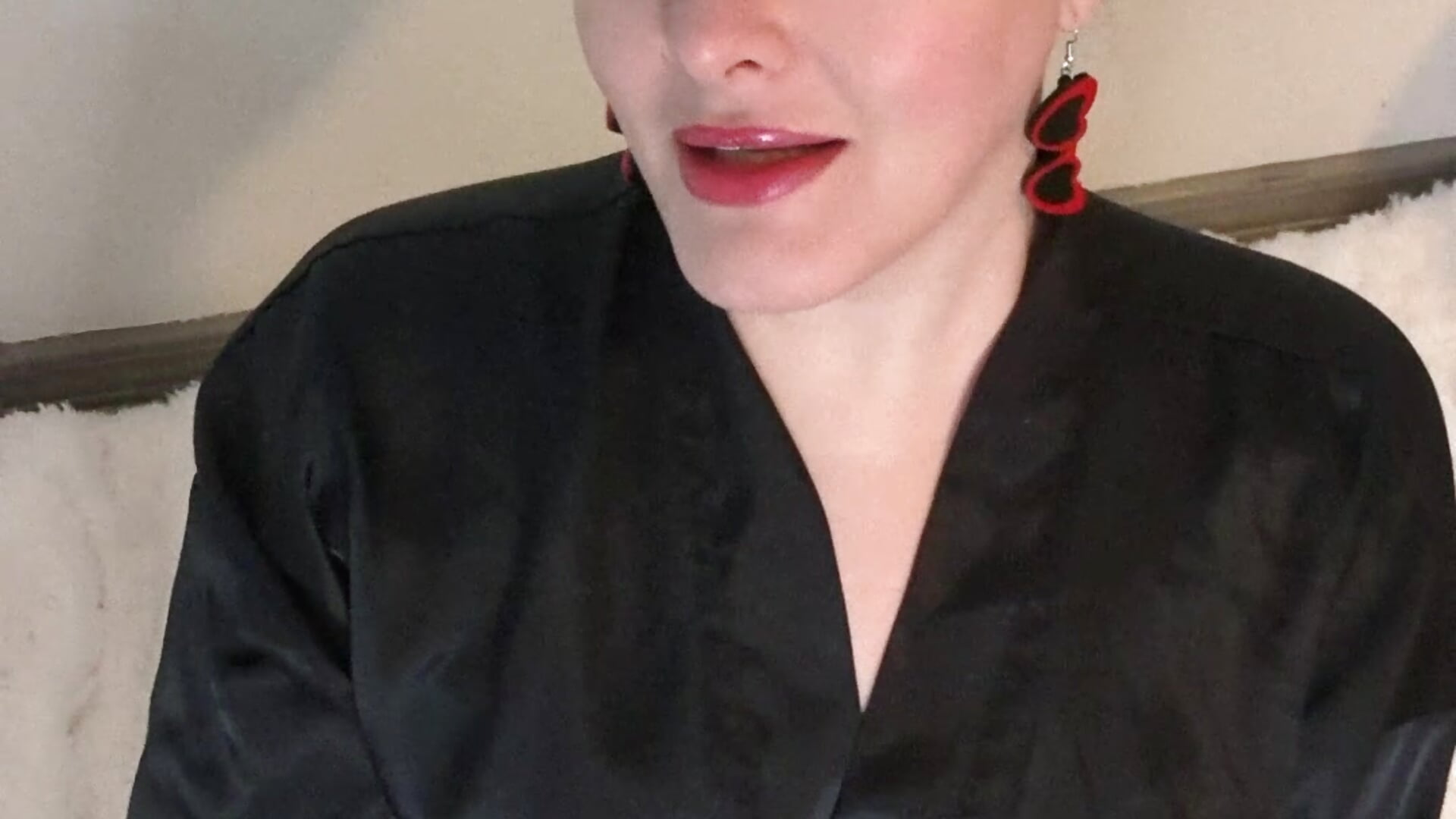 Christmas Tree Bondage Tease - video VixieVanderbilt kameramallilta