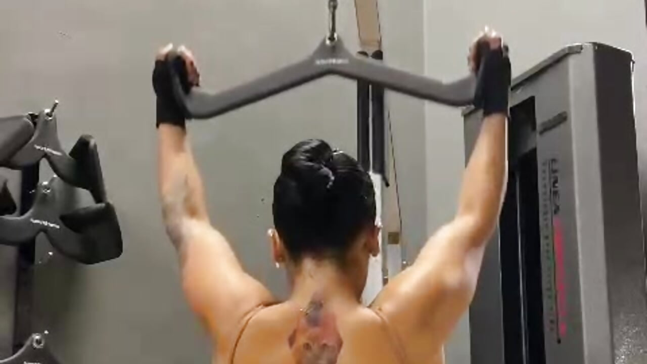 showing you a little bit of my back – видео вебкам-модели Veronikolsen-