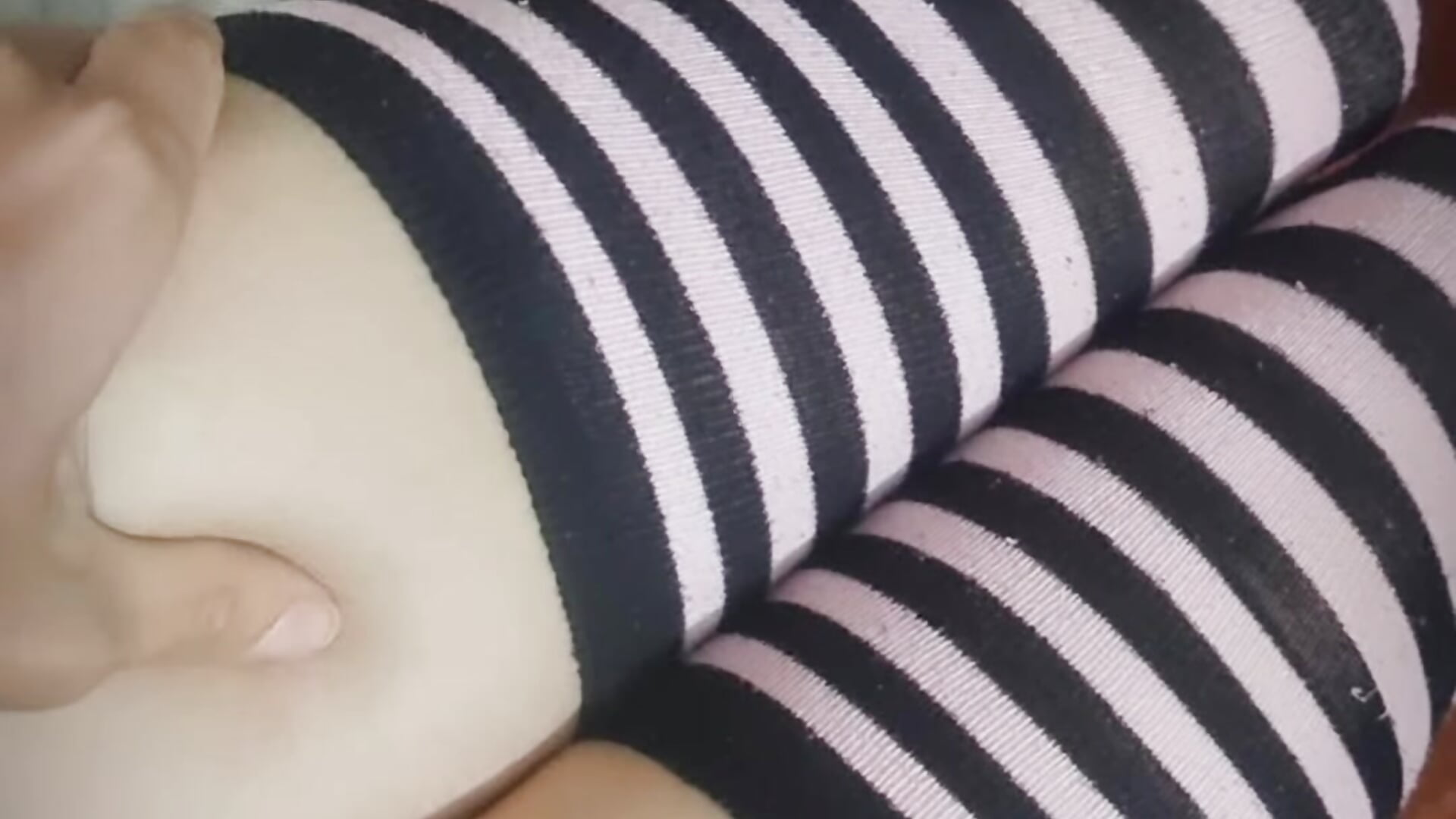 Look at those thighs :Oo - video by Elis-Darling cam model