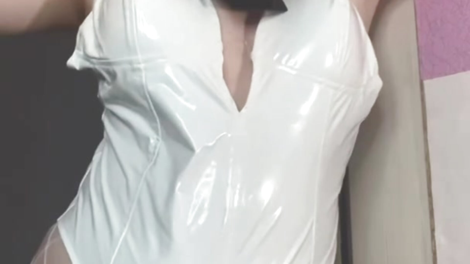 Hi, I'm a little rabbit. - video của người mẫu cam Yuly_Soft