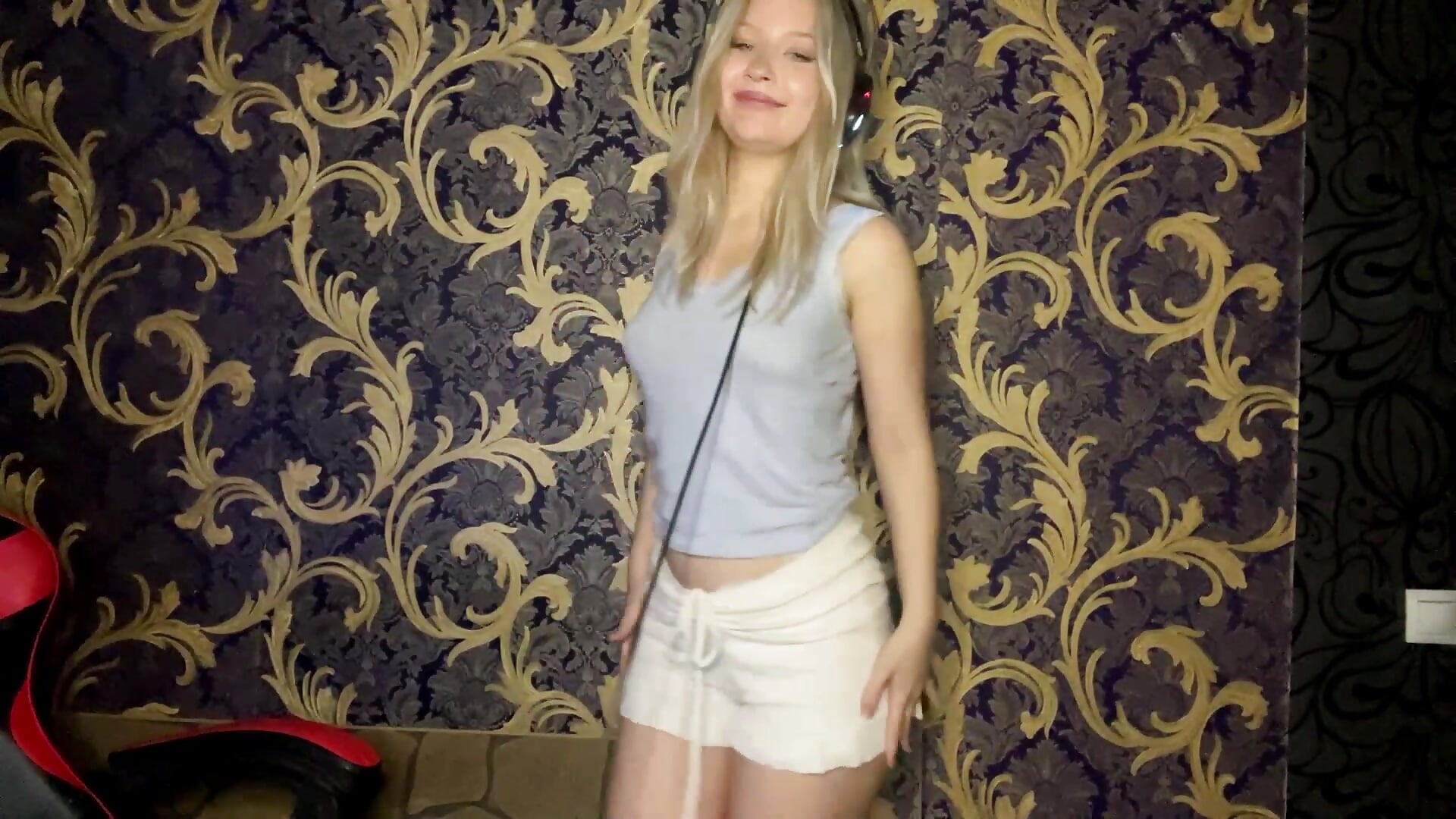 My gentle dance for you - video by Cira_BabyFace cam model