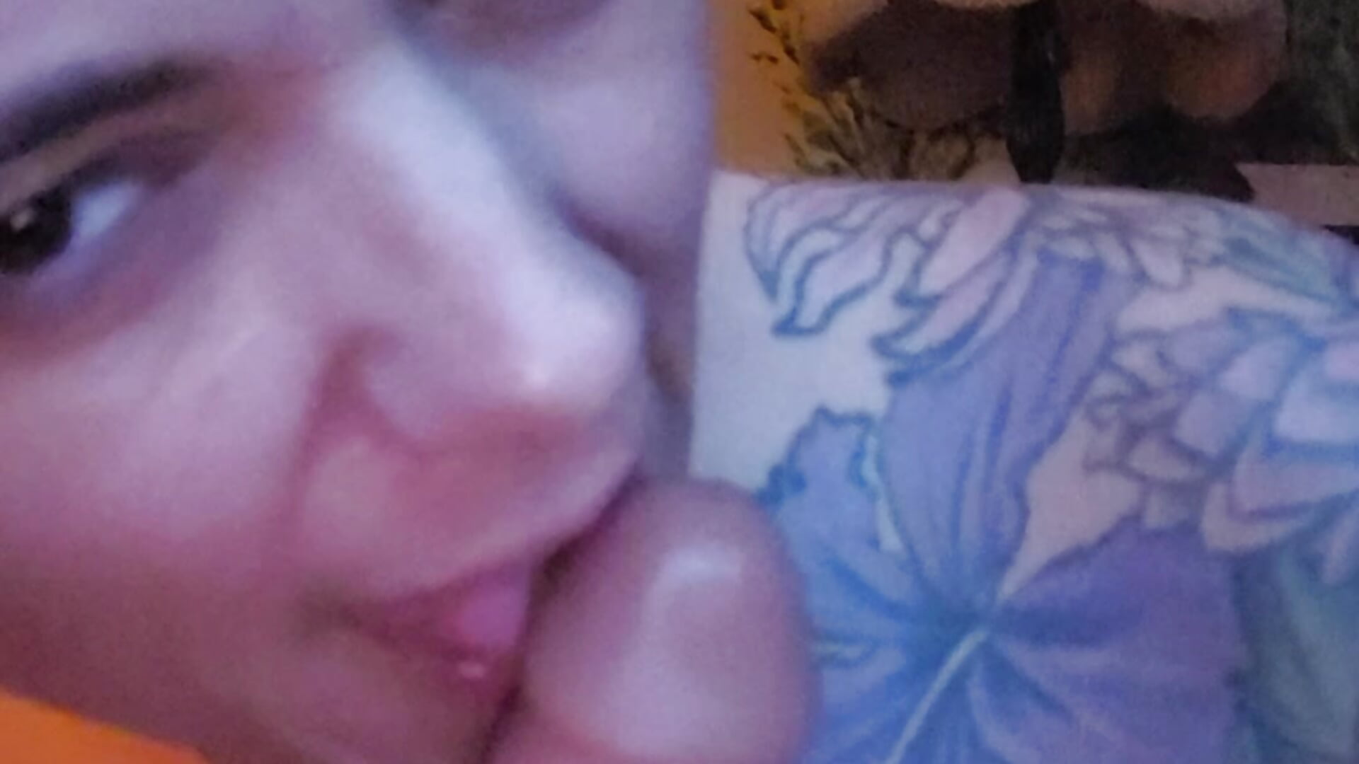Sucking - vídeo de la modelo de cam infinirose