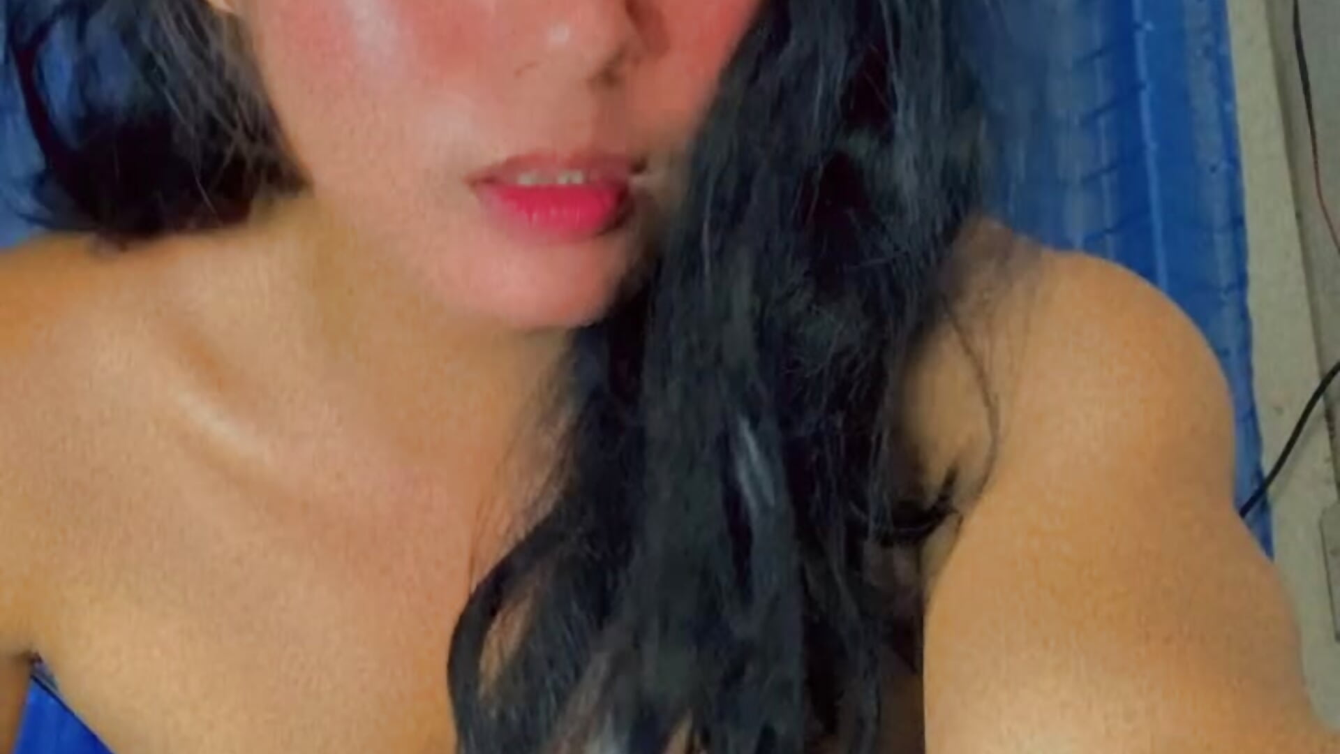 Dance with me while I play my tits – video modela na kameri karriemae69