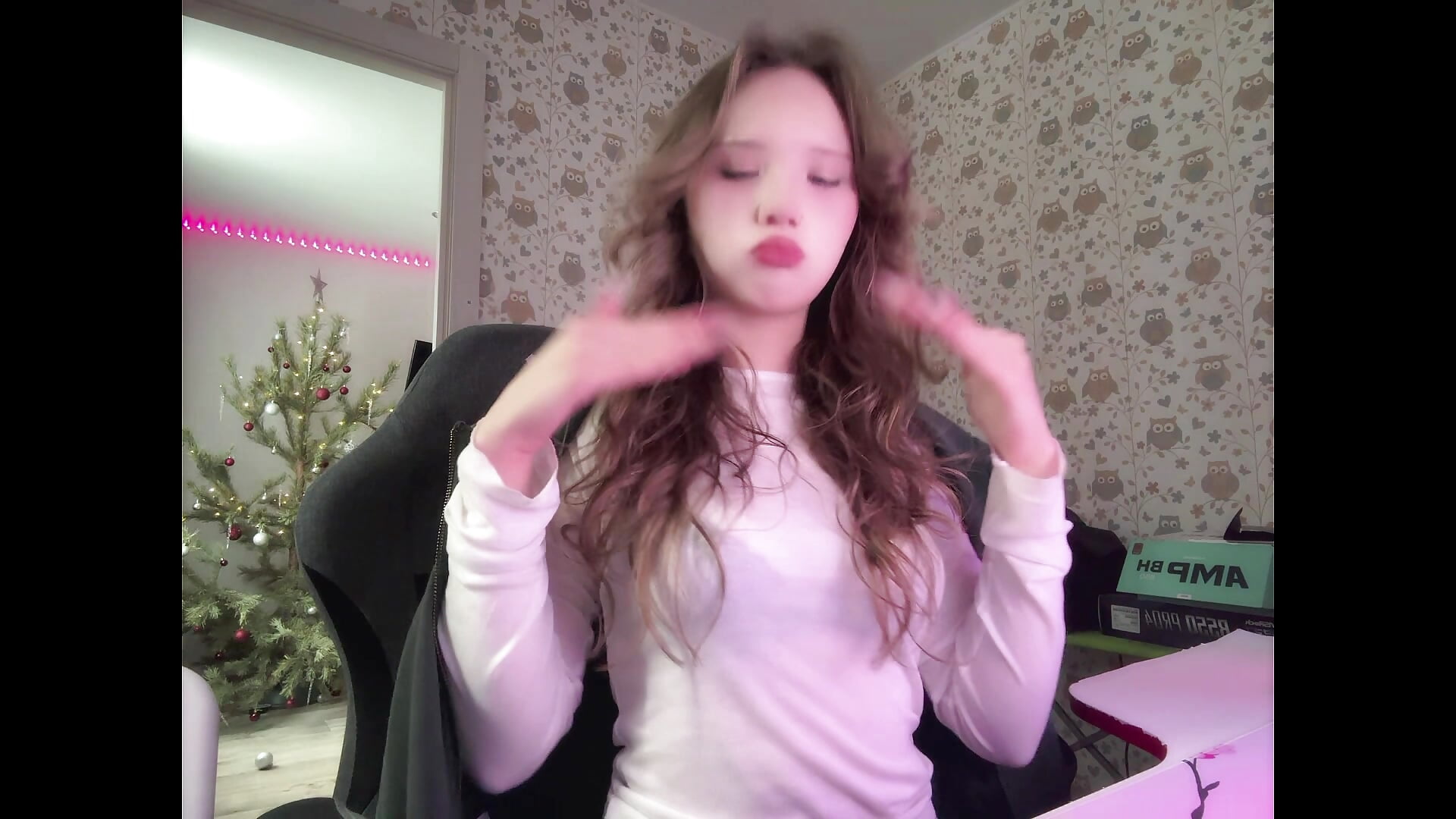 little shy - Vídeo de Princessofcashe, modelo de vídeos