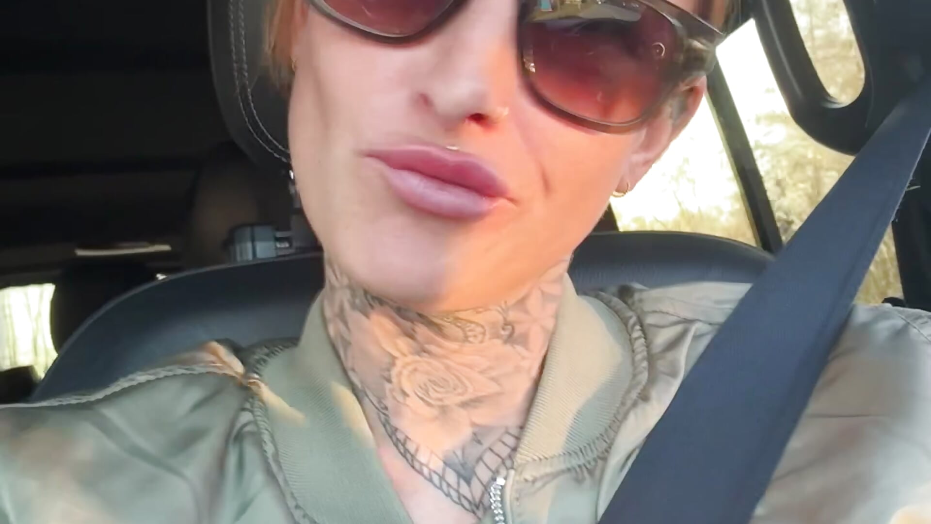 Hello - วิดีโอโดย Klarry69 โมเดลแคม