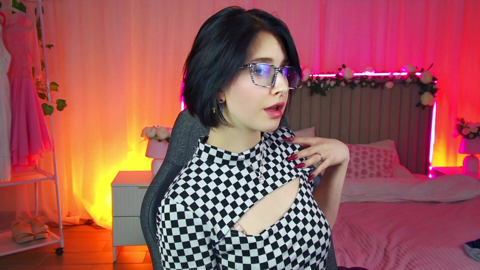 The atmosphere that surrounds you is important. - video by ElenaSomerhalder cam model