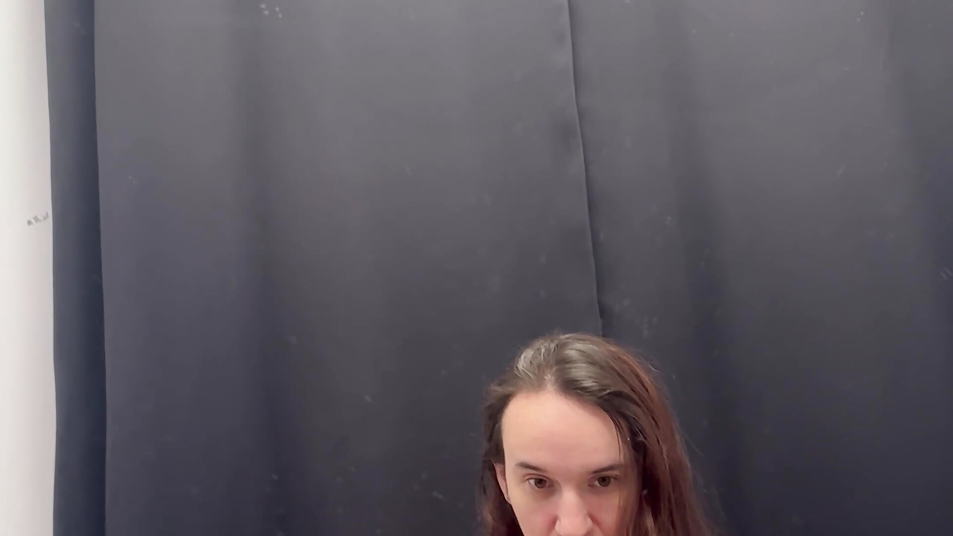 Hot video from the locker room – video od webkamerové modelky HarychaLysichka