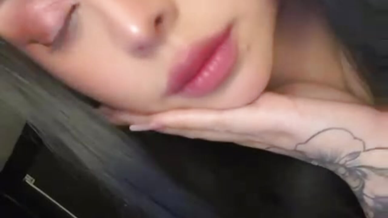 Look me in the eyes - video by Saarada cam model