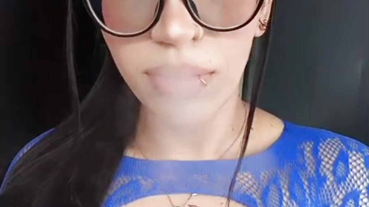 sexy smoke in your face - Vídeo de CamilleJuicy_, modelo de vídeos
