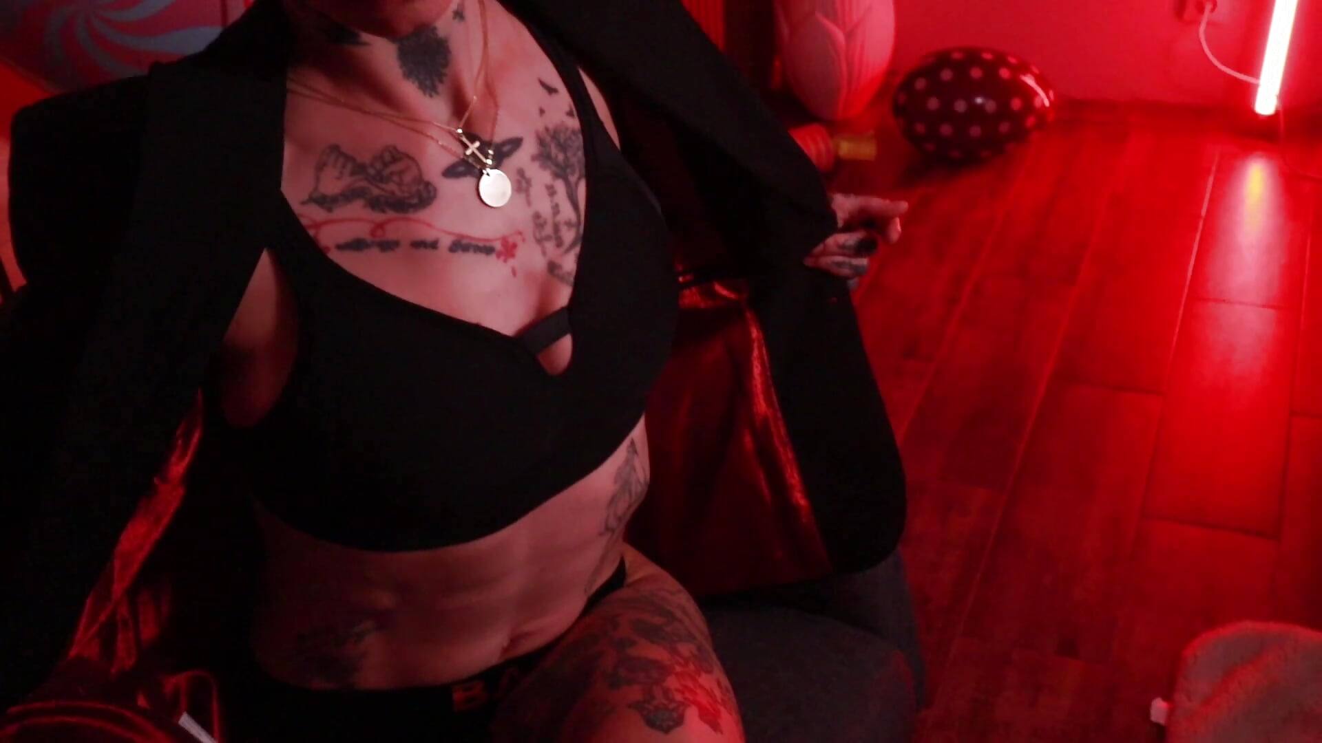 Tomboy in heels - clip cu KennyXSX model videochat