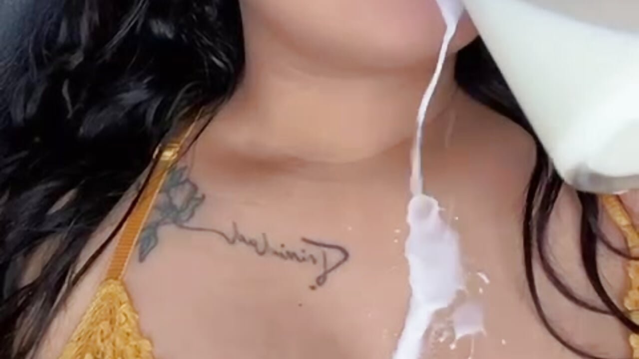 Give me a like 💋 - video by VanessaFory cam model