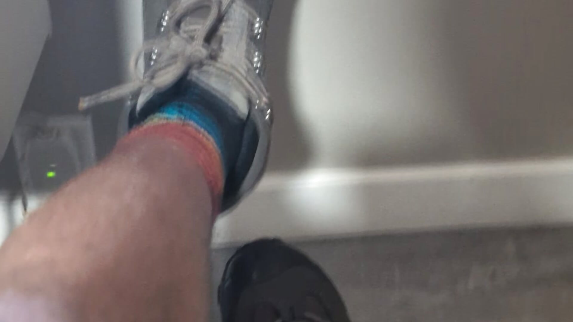 Boots   – video modela na kameri B8RHUNG