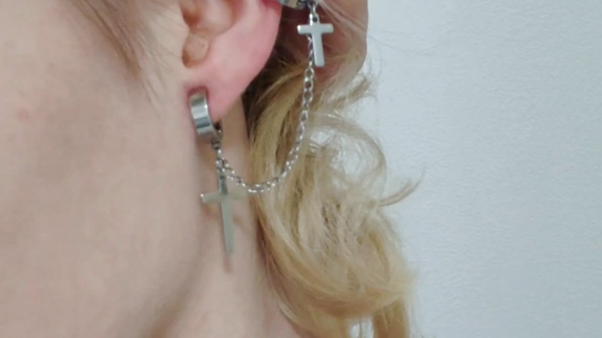 Neck and earings - video DivineSolana kameramallilta