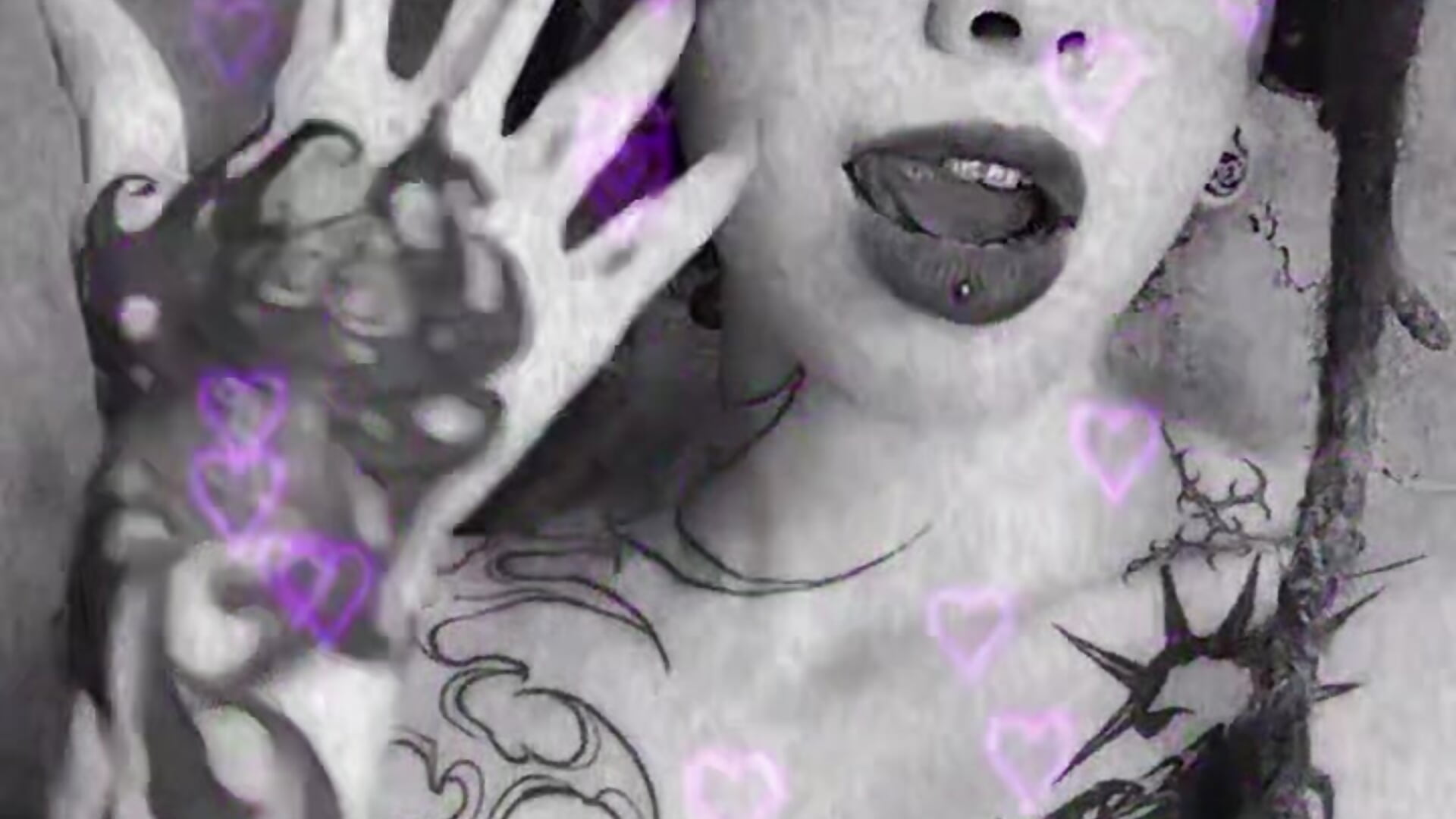 I'm getting a tattoo on my hand today, send me a gift to show you. - vídeo de Kaoz_69_ modelo de câmara