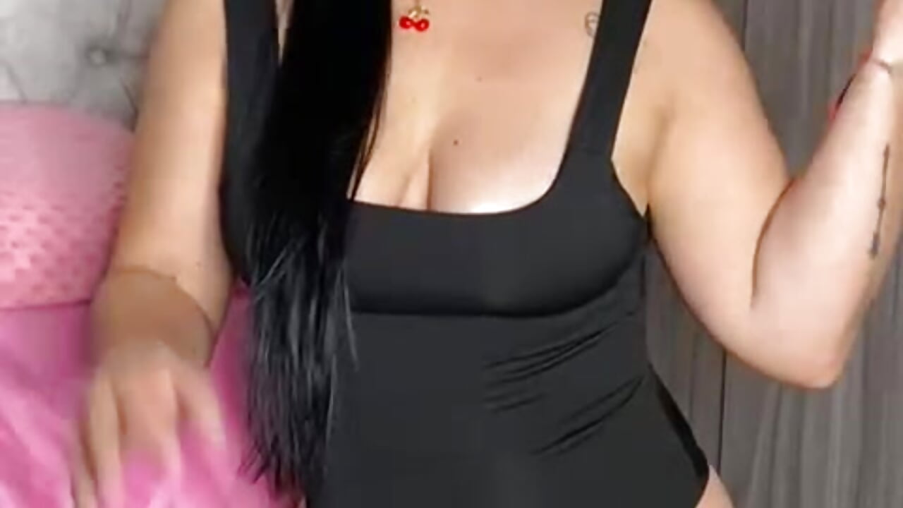 kisses  😘 - βίντεο μοντέλου Cristina11