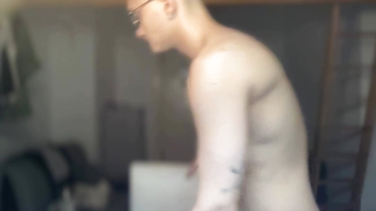 checking myself out during homeworkout - vidéo du modèle de showcams lrims