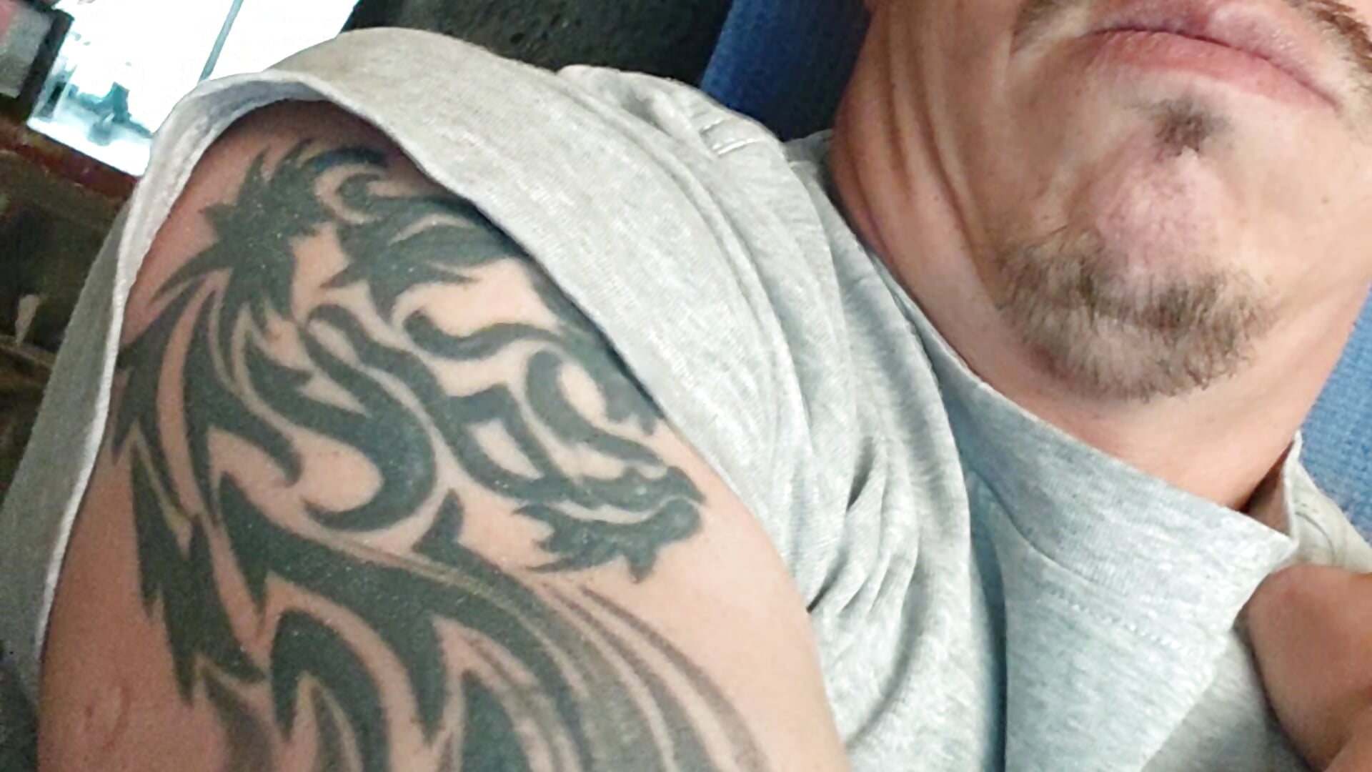 Big Biceps tatto - 視頻由 L_hotcream 主播提供