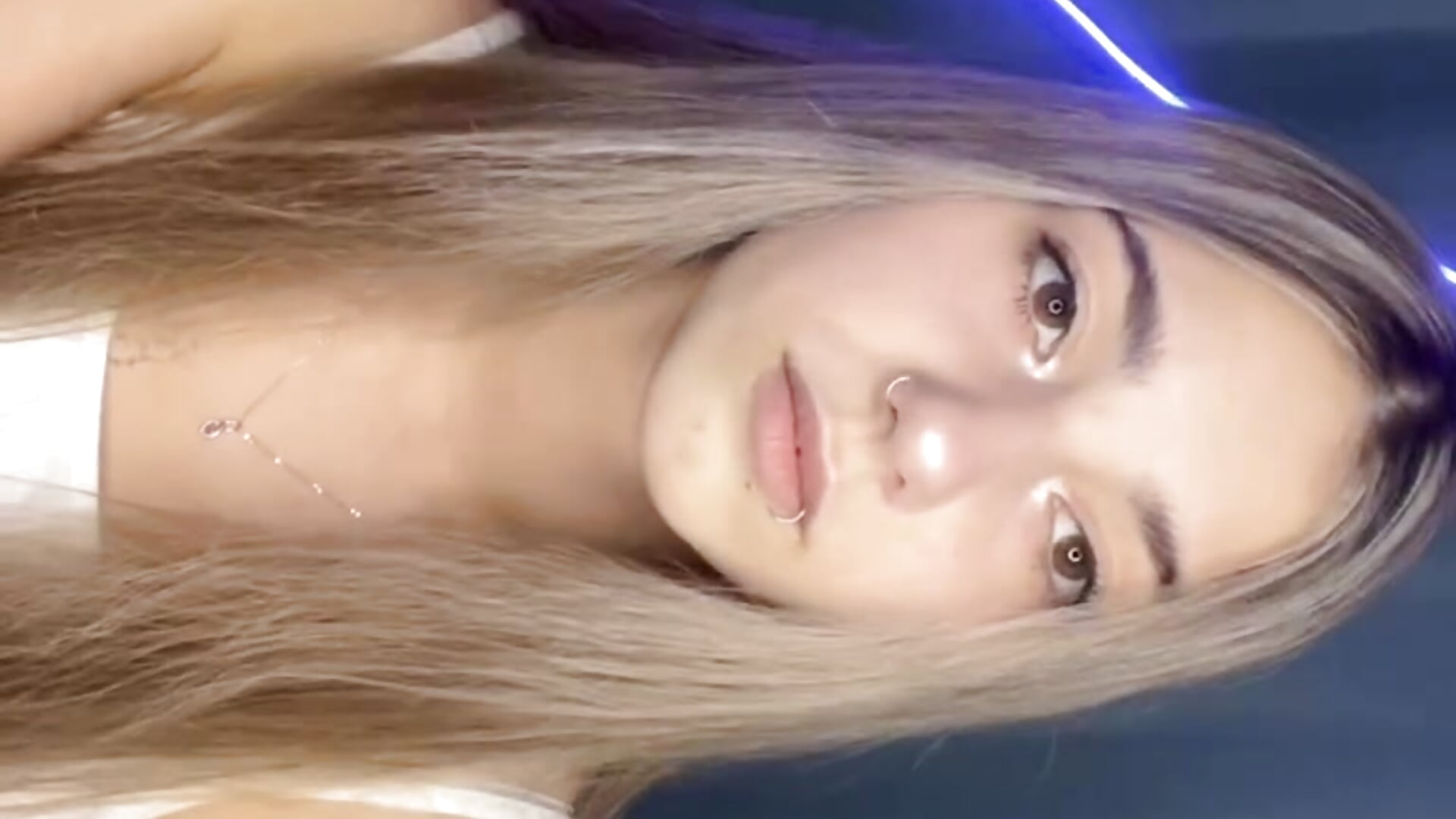 TikTok — filmik angel_lin, modela(-lki) na kamerkach