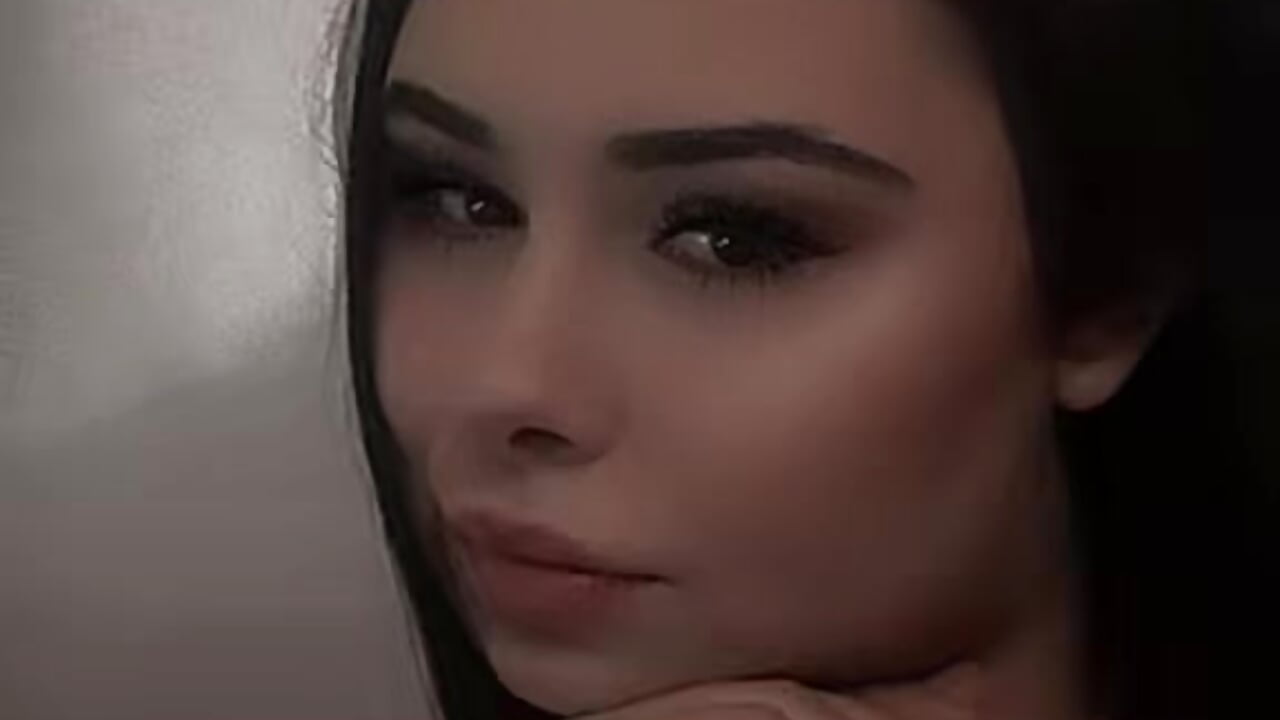 v24044gl0000d437fhnog65q2lprldlg - video oleh malutla23 kamera model