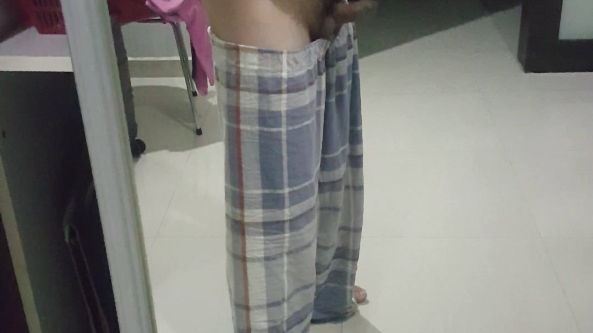 someone is hard and saluting you! – видео вебкам-модели littlegoddyboy