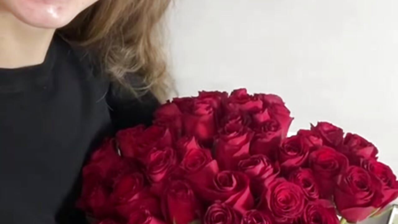 I love flowers - video by AliceQueenGirl cam model