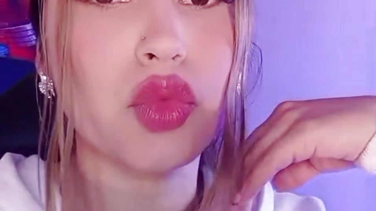 😈🔥 Hey, my weakness… look at me 🔥😈 - video di Violet_Blazee modella di cam