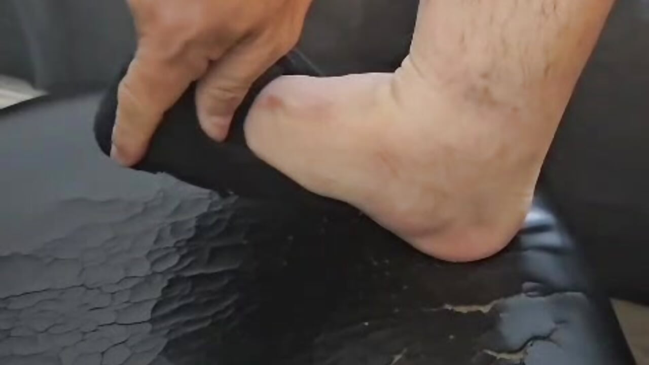 #VenyFeet (Pés venosos) e #Girthy (Volume real). 🔞 Onde as veias saltam e o volume impressiona - video by drlluis cam model