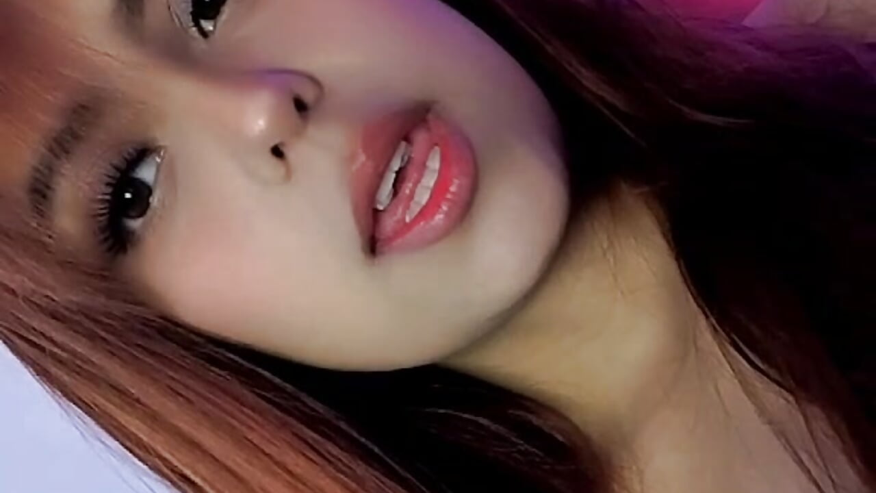 Little eyes🥴 - vidéo du modèle de showcams mia_hottie2210
