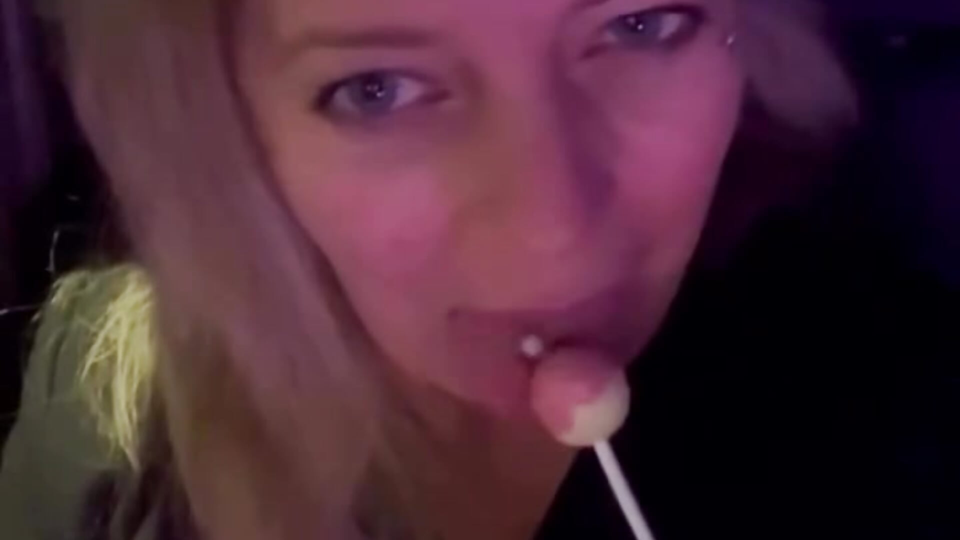 Chupagrily aime les sucettes 🍭 - video by Miss-Chupagirly cam model