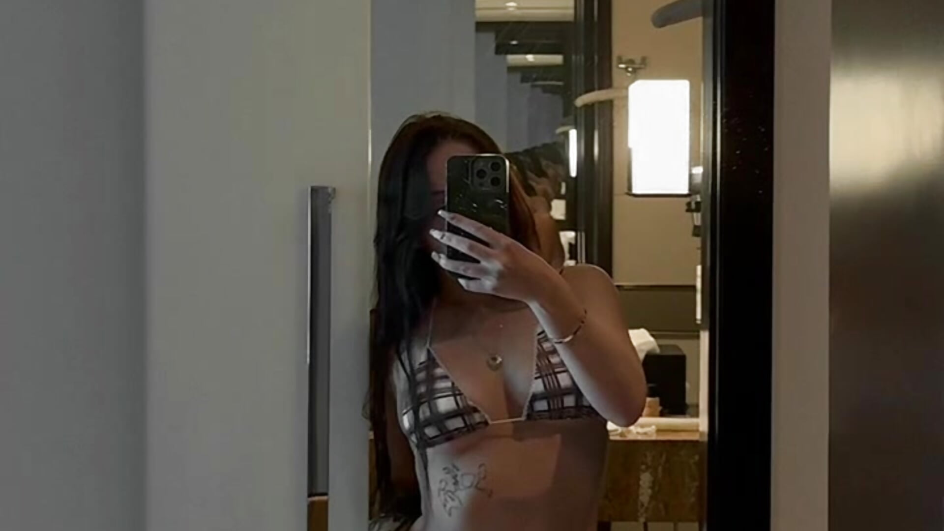 just me<3 - βίντεο μοντέλου fallin_lovee