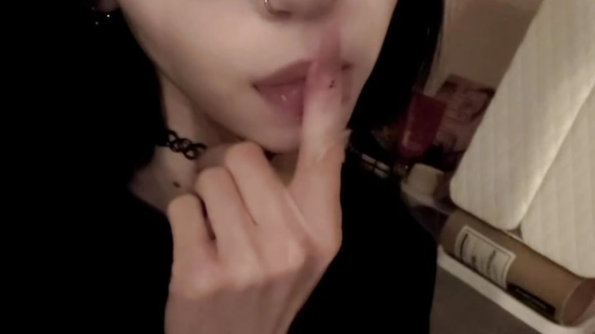 sexy suck my fingers