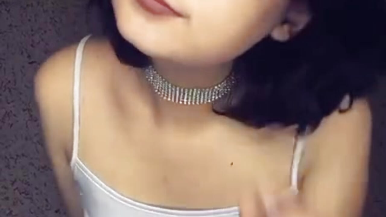 dress look really tight - video van EllaPeony cam-model