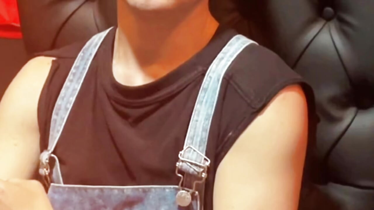 profile-intro-video-1766170360 - video oleh model kamera Eliot_X