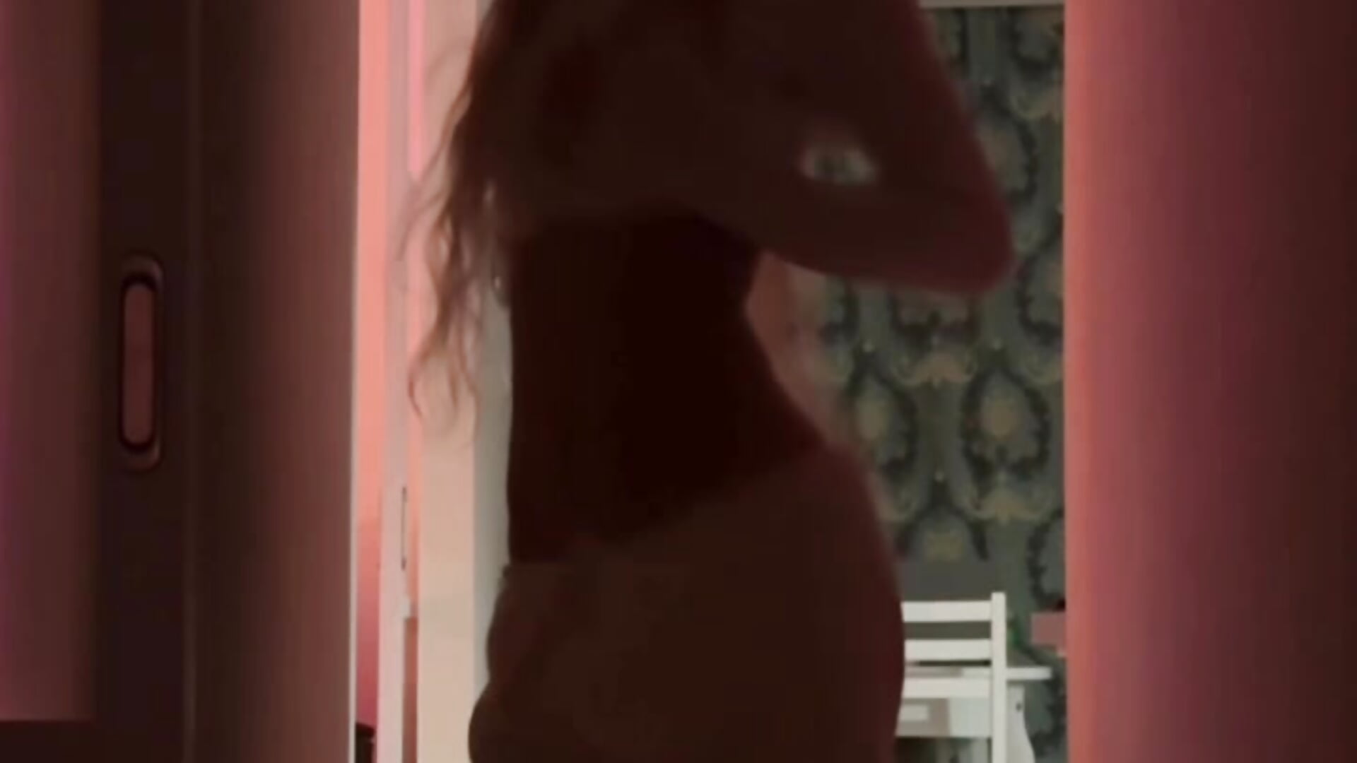 STRIP - video di ScoobeDeDoo modella di cam