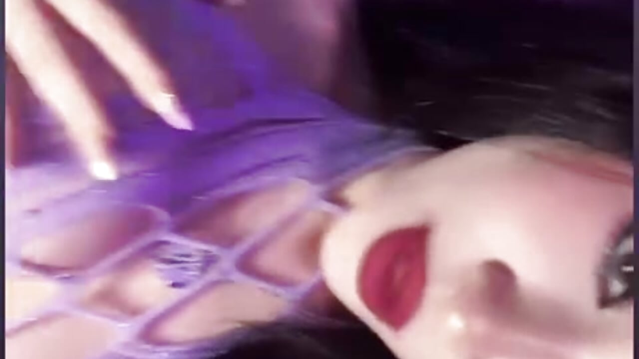 💜 - video by VenomDoll_ cam model