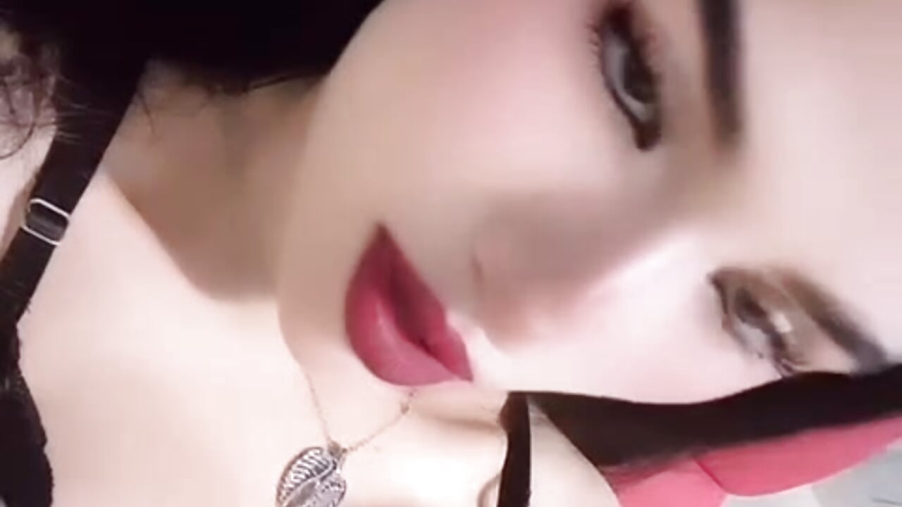 👀🖤 - video by VenomDoll_ cam model