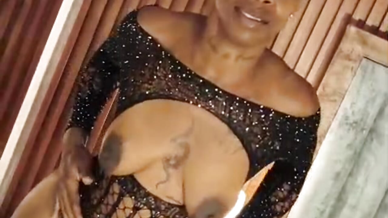 Brunette skinny makes her big ass bounce 🔥 - Video von Lakisha_Jackson_ Cam-Model