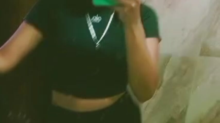 me - video oleh model kamera evans-jhonson